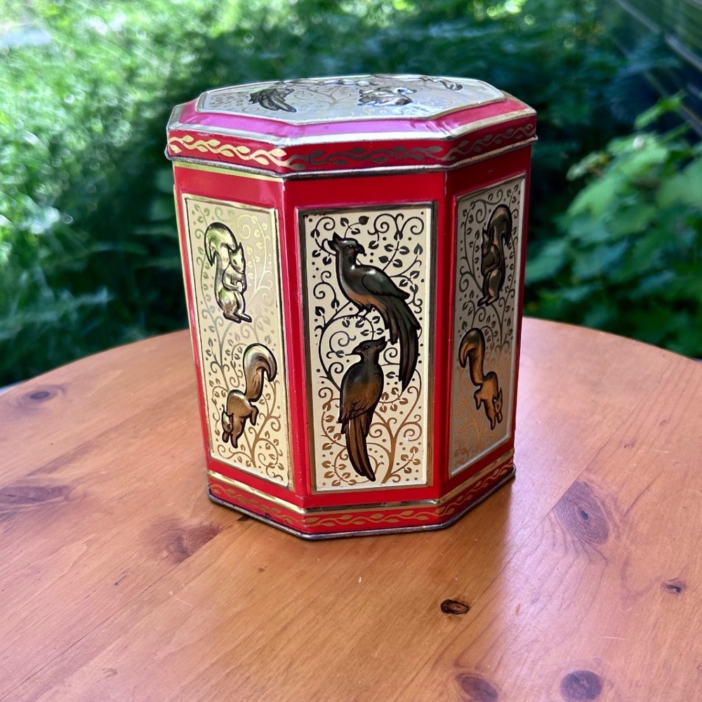 Vintage Woodland Tin Red Gold Octagonal Biscuit Tea Box McVitie & Price Scotland